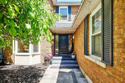 21 Robert Adams Dr, Clarington - Courtice image-0-1