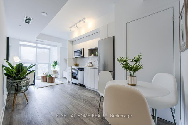 204 - 630 Greenwood Avenue