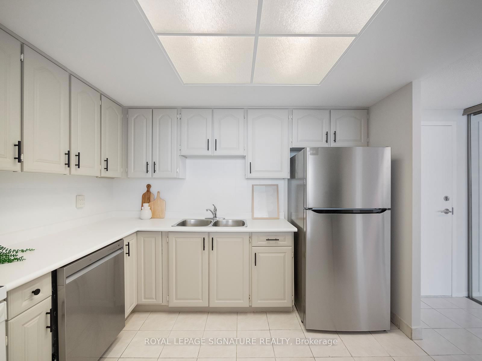 Condo for sale at 908-20 Dean Park Road, Toronto, Rouge E11, M1B 3G9 - MLS: E12180109