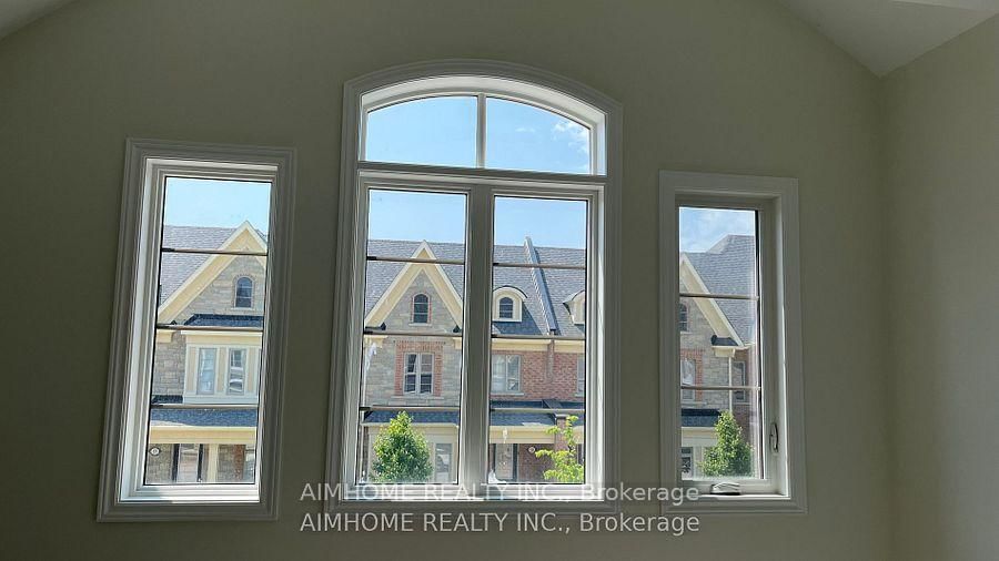 Townhouse for lease at 20 Clutterbuck Lane, Ajax, Northwest Ajax, L1T 4R2 - MLS: E12180573