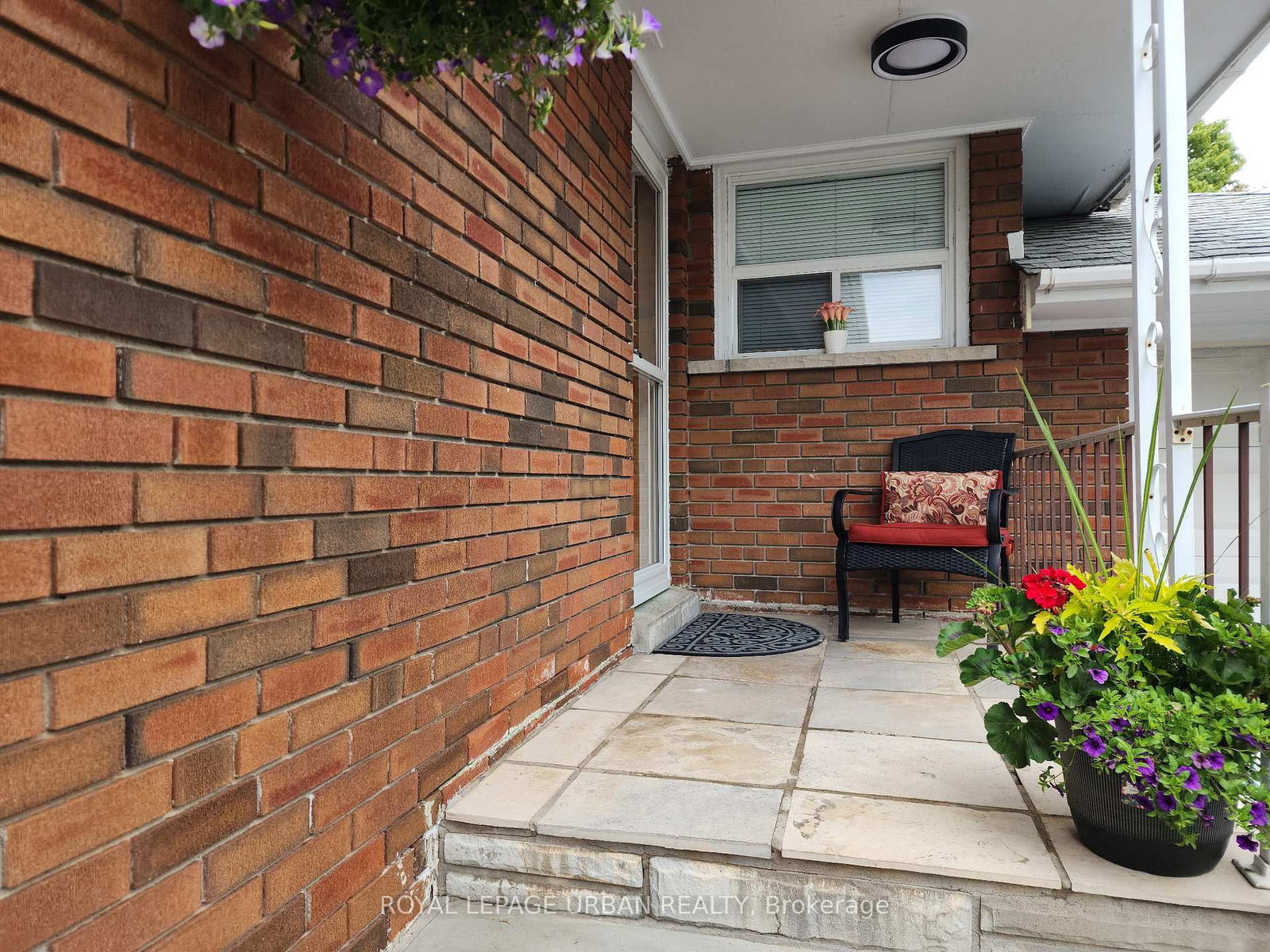 Detached House for sale at 98 Silvio Avenue, Toronto, Clairlea-Birchmount, M1K 1V3 - MLS: E12181737