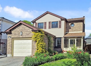 1083 Moorelands Crescent