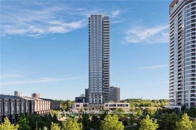 903 - 225 Village Green Square