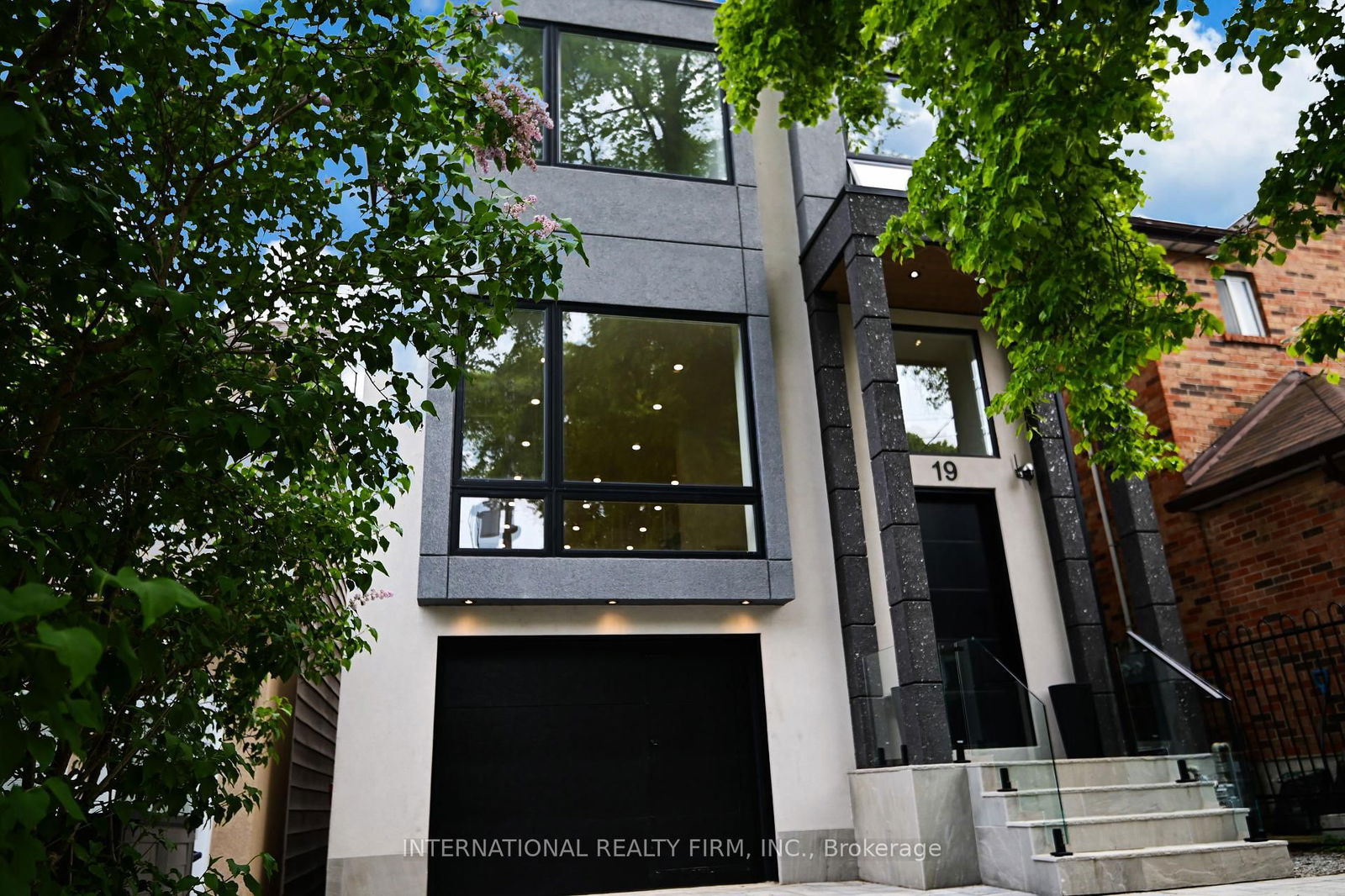Detached House for sale at 19 Ivy Avenue, Toronto, South Riverdale, M4L 2H6 - MLS: E12183457