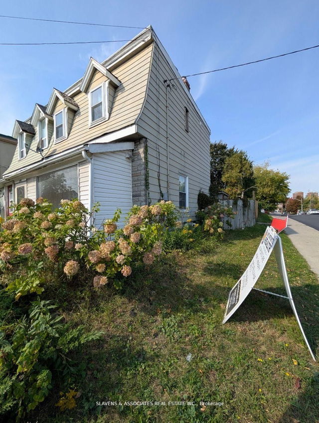 2398 Gerrard Street