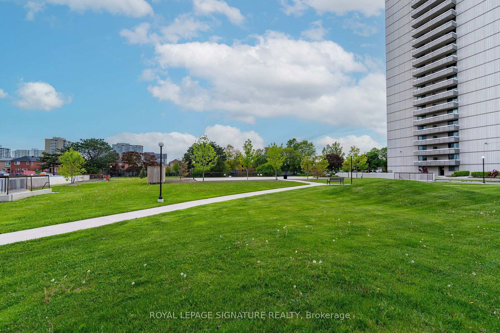 Condo for sale at 1802-3151 Bridletowne Circle, Toronto, L'Amoreaux, M1W 2T1 - MLS: E12184374