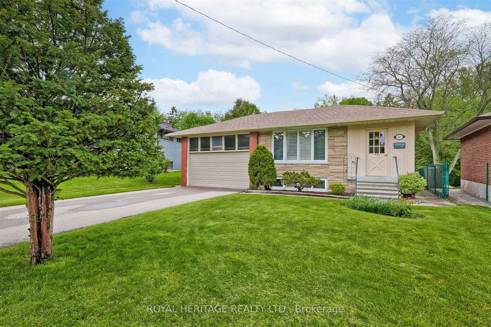 Detached House for sale at 11 Alpaca Drive, Toronto, Woburn, M1J 2Z8 - MLS: E12186140