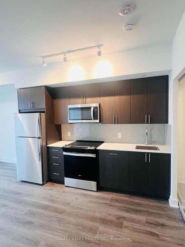PH05 - 2425 Simcoe Street