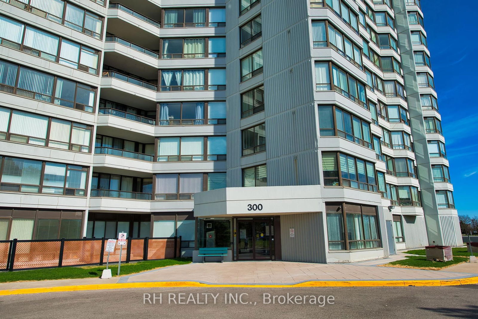 Condo for sale at 408-300 Alton Towers Circle, Toronto, Milliken, M1V 4X9 - MLS: E12187943