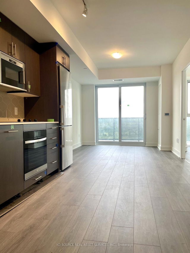 1011 - 2545 Simcoe Street