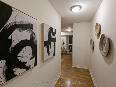 Unit 403 — 60 Town Centre Crt, Toronto - Bendale image-0-4