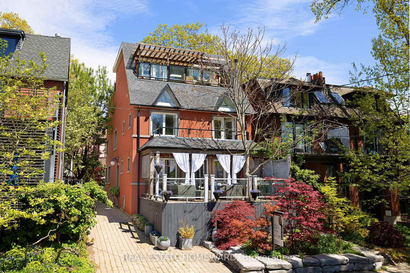 2 Park Ave, Toronto - The Beaches image-0-0