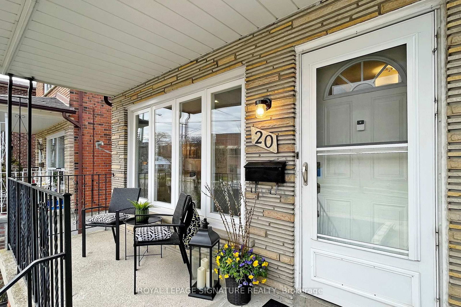 Detached House for sale at 20 Newport Avenue, Toronto, Oakridge, M1L 1H8 - MLS: E12188615