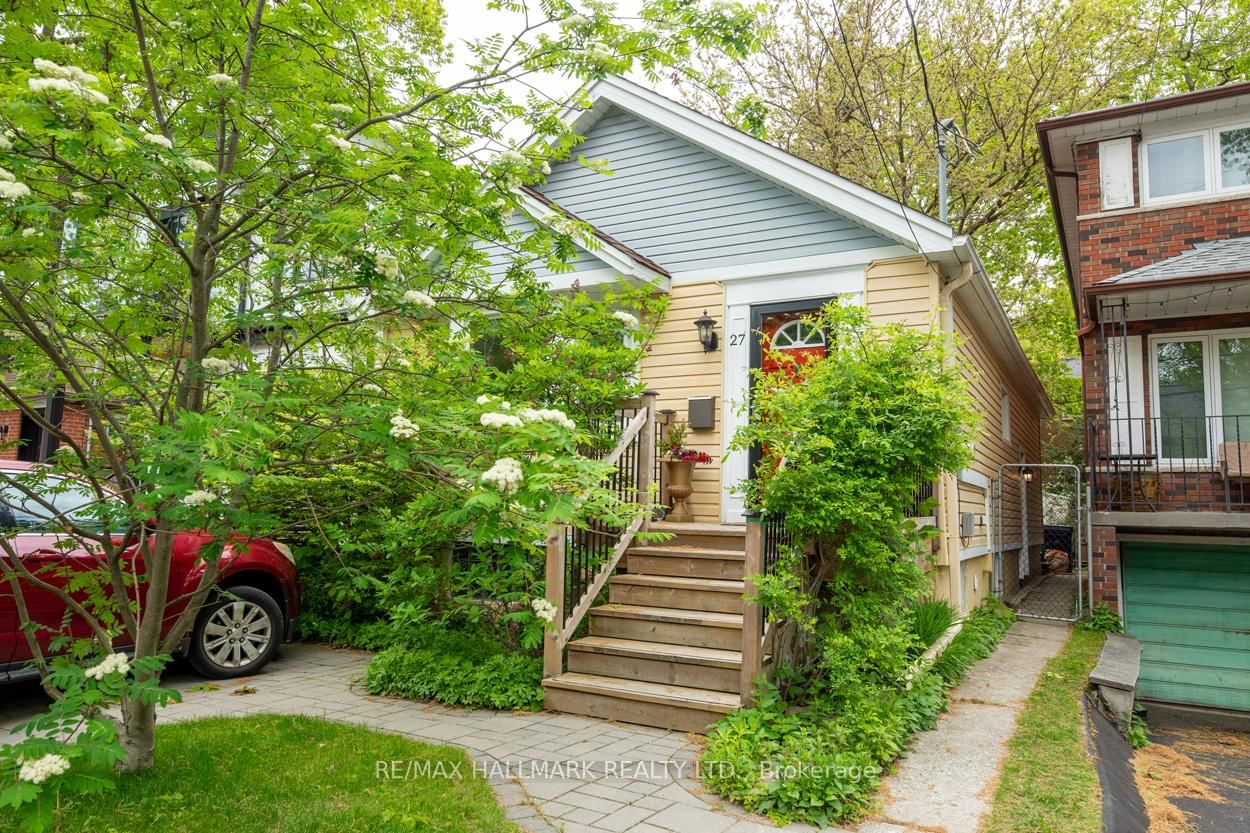 Detached House for sale at 27 Queensbury Avenue, Toronto, Birchcliffe-Cliffside, M1N 2X8 - MLS: E12188619