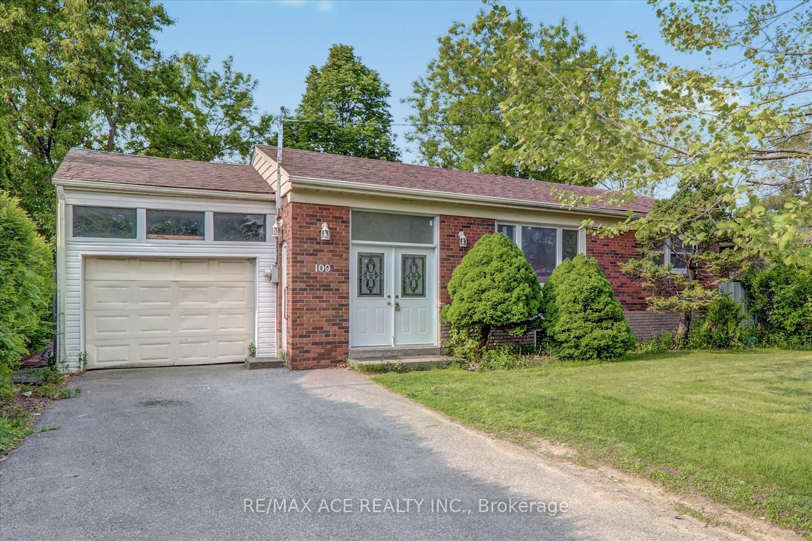 Detached House for sale at 109 Seminole Avenue, Toronto, Bendale, M1J 1N8 - MLS: E12189963