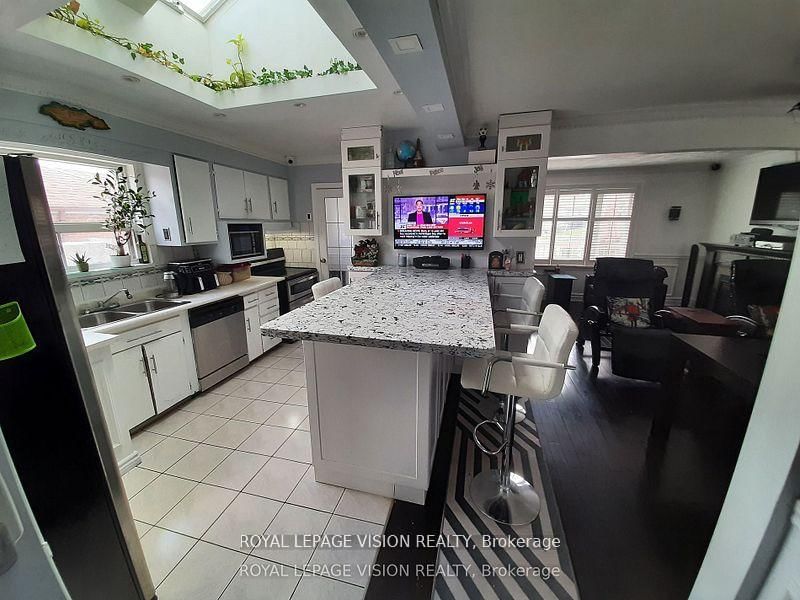 Detached House for sale at 52 Ellendale Drive, Toronto, Dorset Park, M1P 1N5 - MLS: E12189987