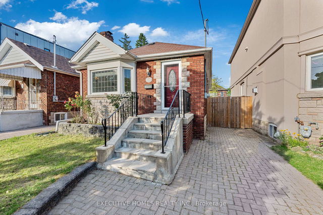17 Crestland Avenue