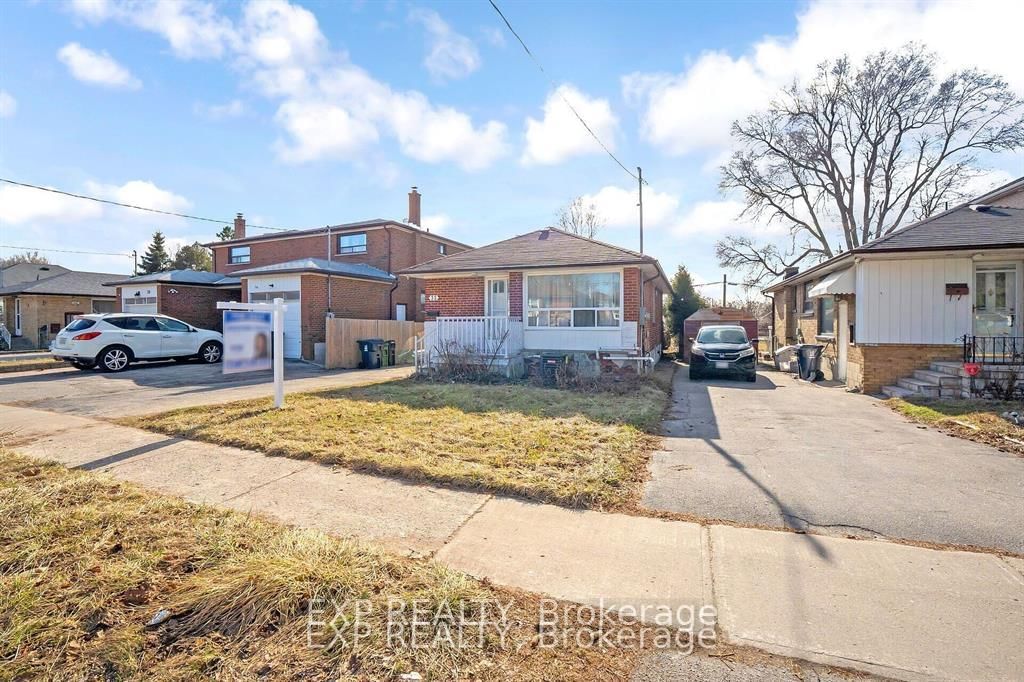 Detached House for sale at 32 Linden Avenue, Toronto, Kennedy Park, M1K 3H5 - MLS: E12190783