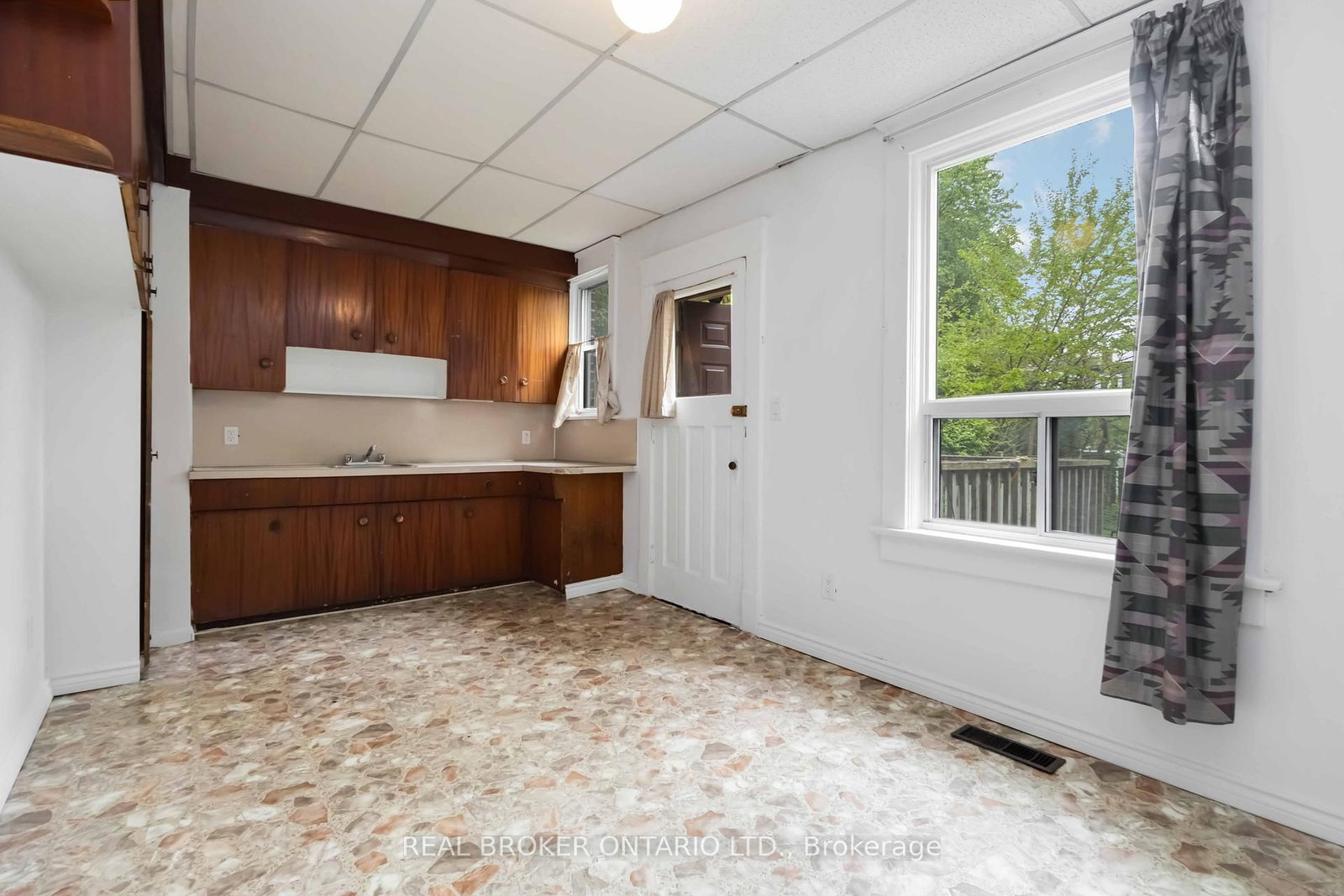 Listing Image 18