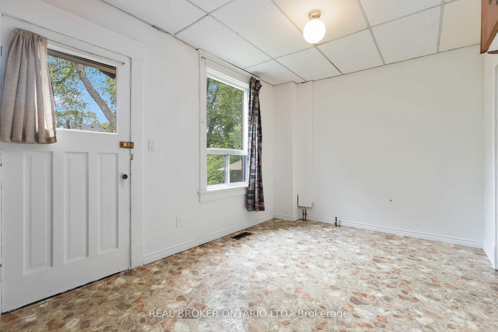 Listing Image 8