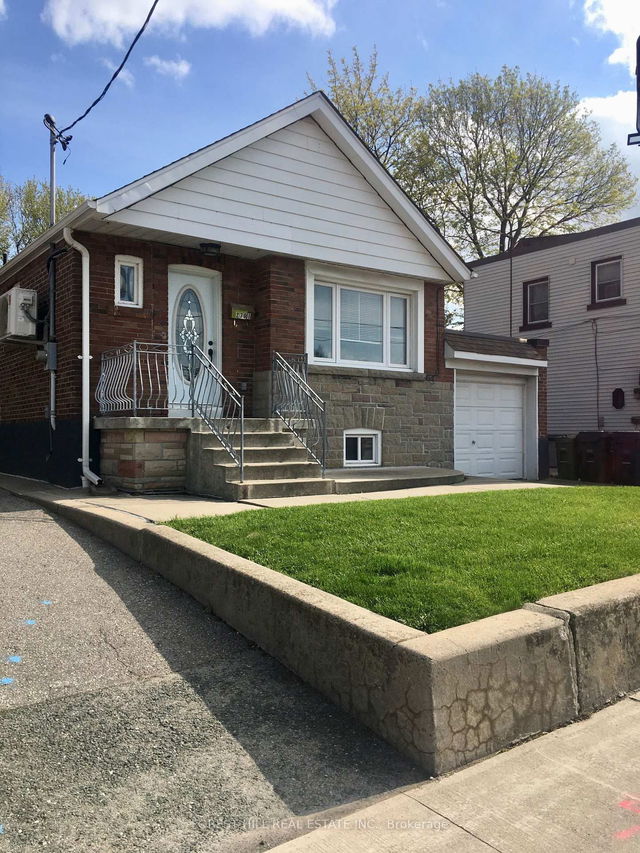 2791 St Clair Avenue