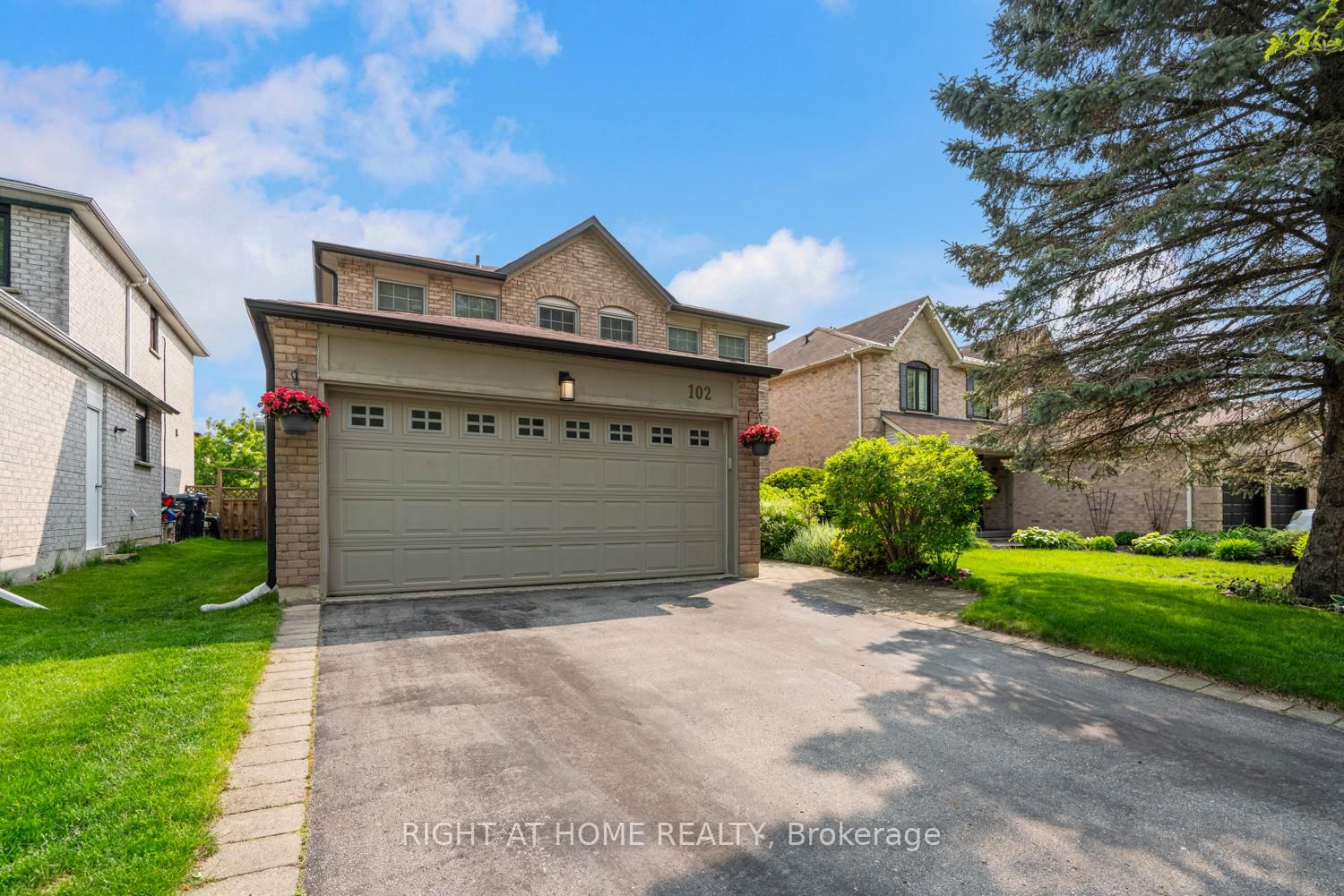 Detached House for sale at 102 Greybeaver Trail, Toronto, Rouge E10, M1C 4V3 - MLS: E12194182