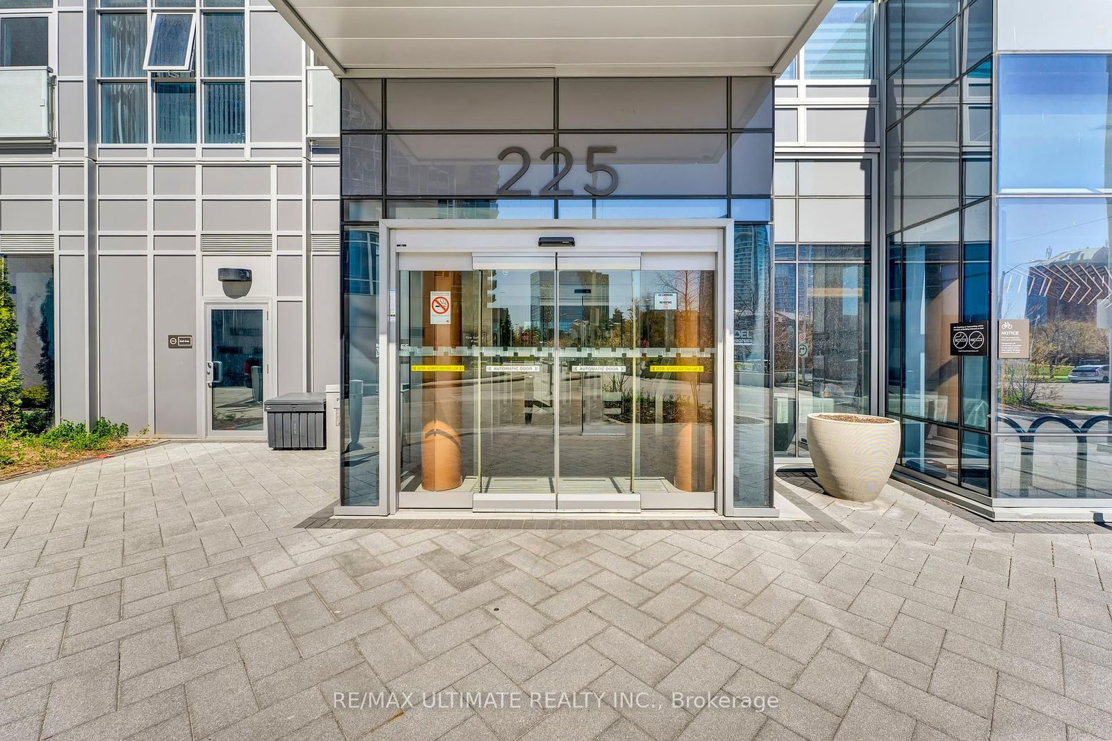 Condo for sale at 1006-225 Village Green Square, Toronto, Agincourt South-Malvern West, M1S 0N4 - MLS: E12195835