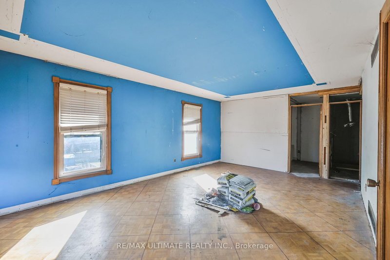 1010 Ritson Rd N, Oshawa, L1G 6Z5 | Image 3