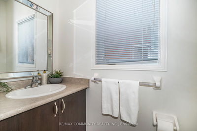 12 Hickman Rd, Ajax - South East image-0-4