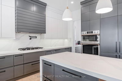 407 Cochrane St, Whitby - Downtown Whitby image-0-2