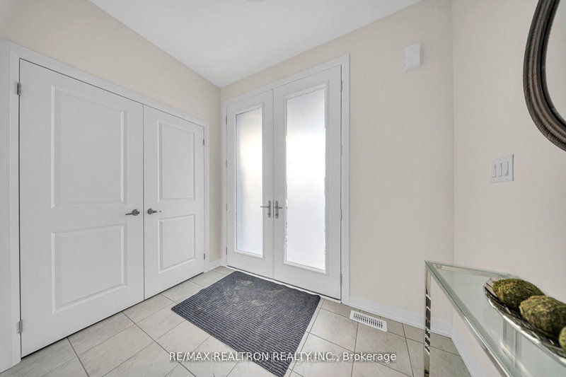 1053 Zircon Manr, Pickering, L1X 0P9 | Image 3