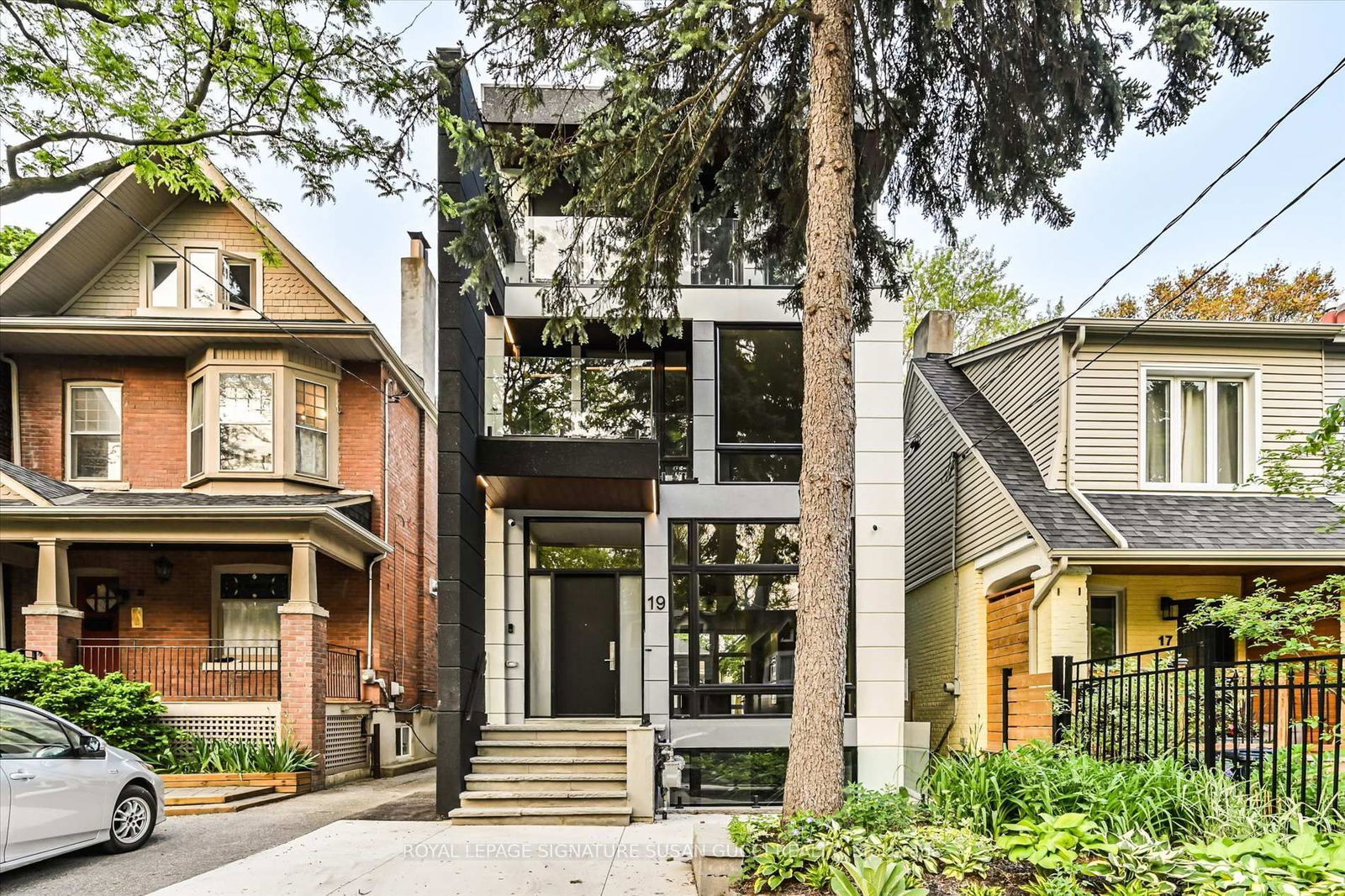 Detached House for sale at 19 Devon Road, Toronto, East End-Danforth, M4E 2J7 - MLS: E12196832