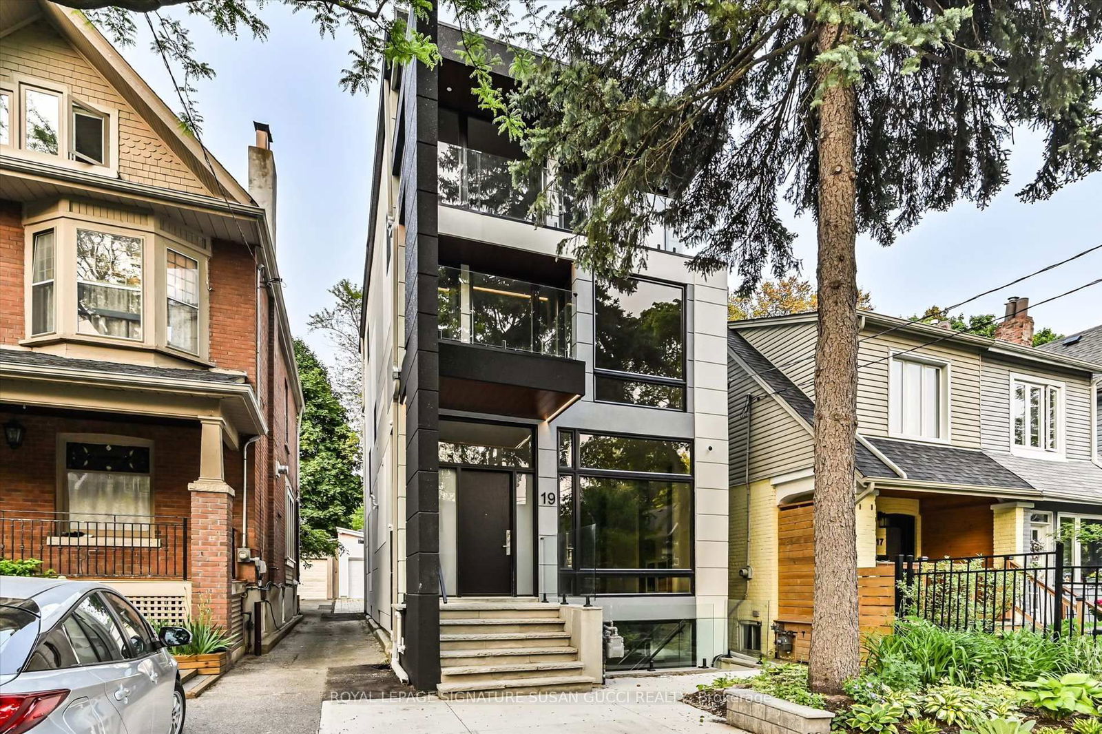 Detached House for sale at 19 Devon Road, Toronto, East End-Danforth, M4E 2J7 - MLS: E12196832