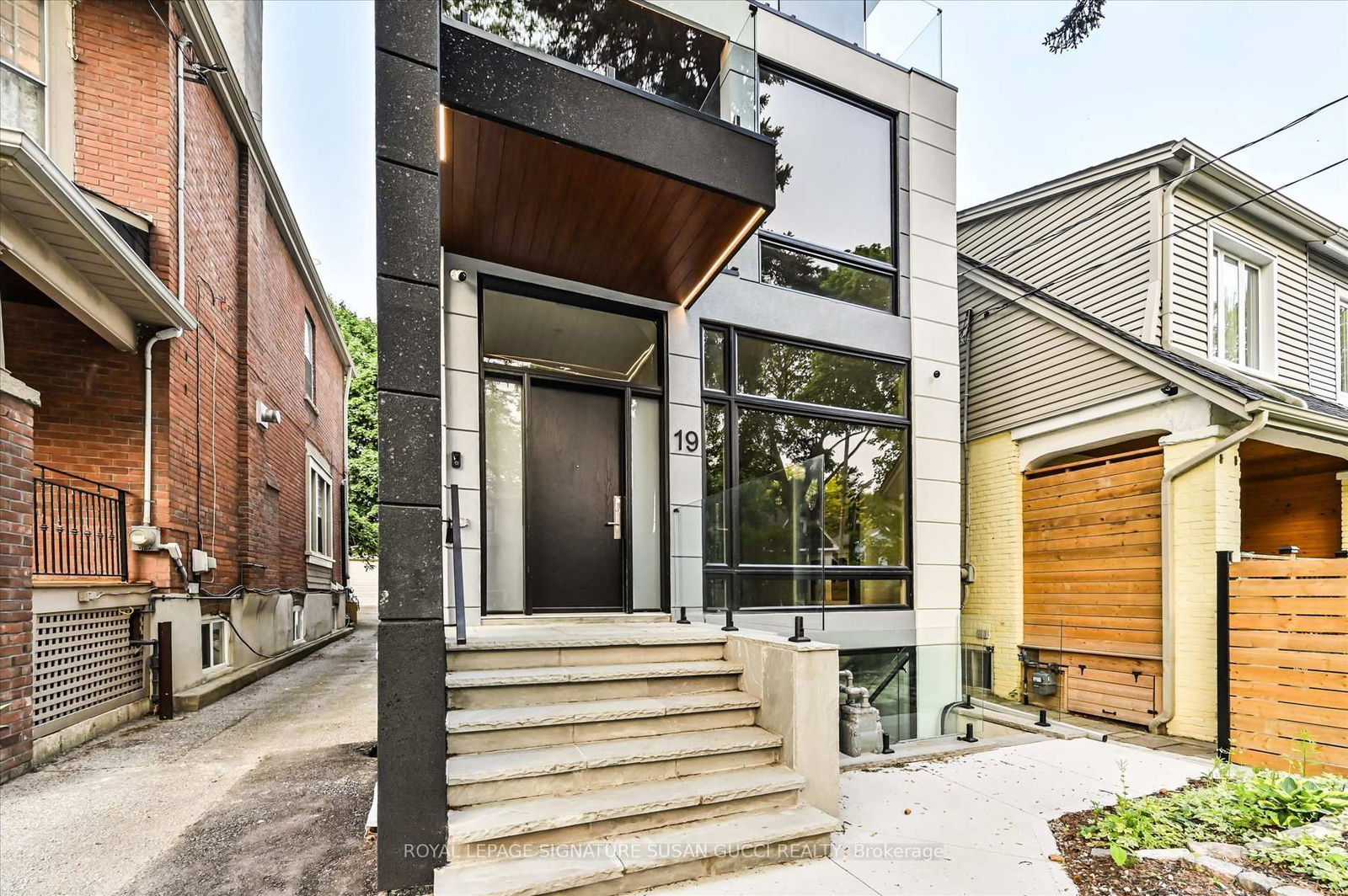 Detached House for sale at 19 Devon Road, Toronto, East End-Danforth, M4E 2J7 - MLS: E12196832