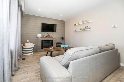 437 Sedan Cres, Oshawa - Central image-0-3