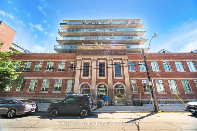 610 - 201 Carlaw Avenue