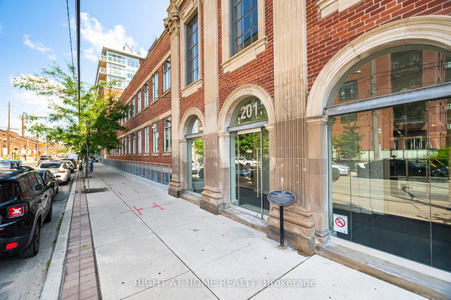 610 - 201 Carlaw Avenue