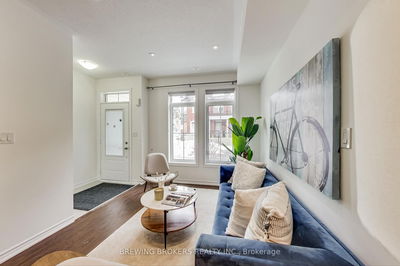 Unit 7 — 5 Eaton Park Lane, Toronto - L'Amoreaux image-0-4