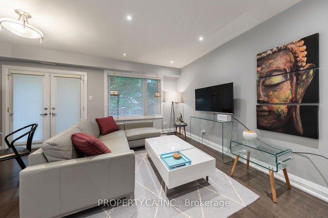 4 - 475 Woodbine Avenue