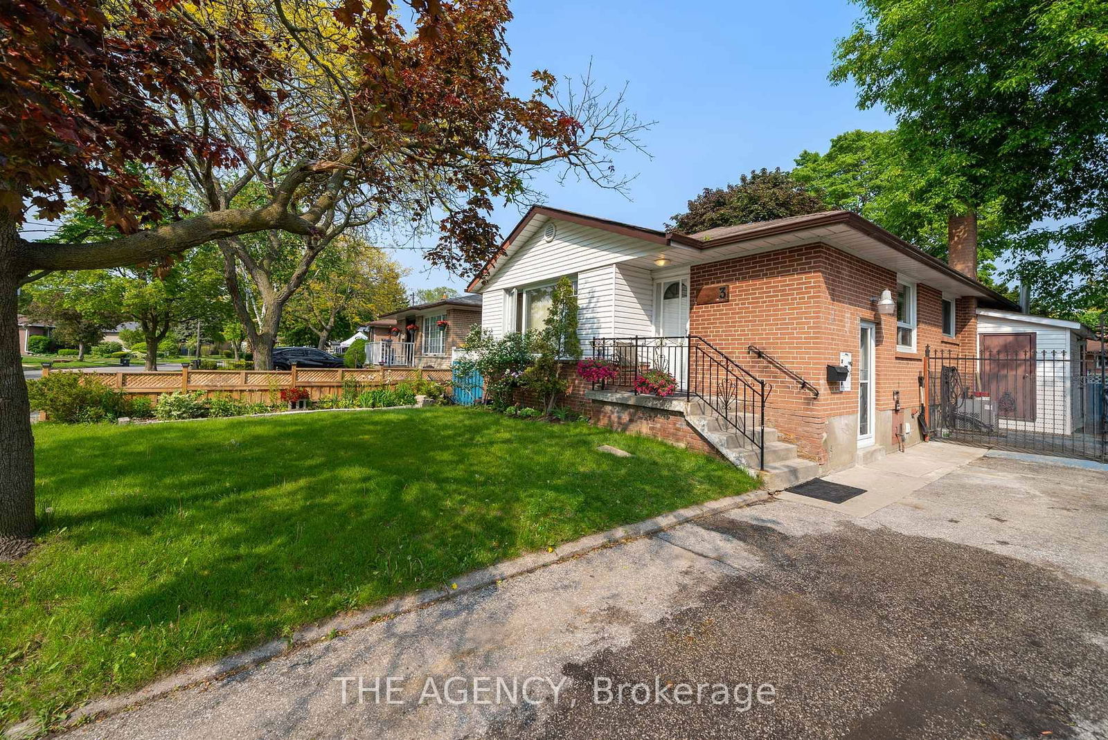 Detached House for sale at 3 Shoreview Drive, Toronto, West Hill, M1E 3R1 - MLS: E12197803
