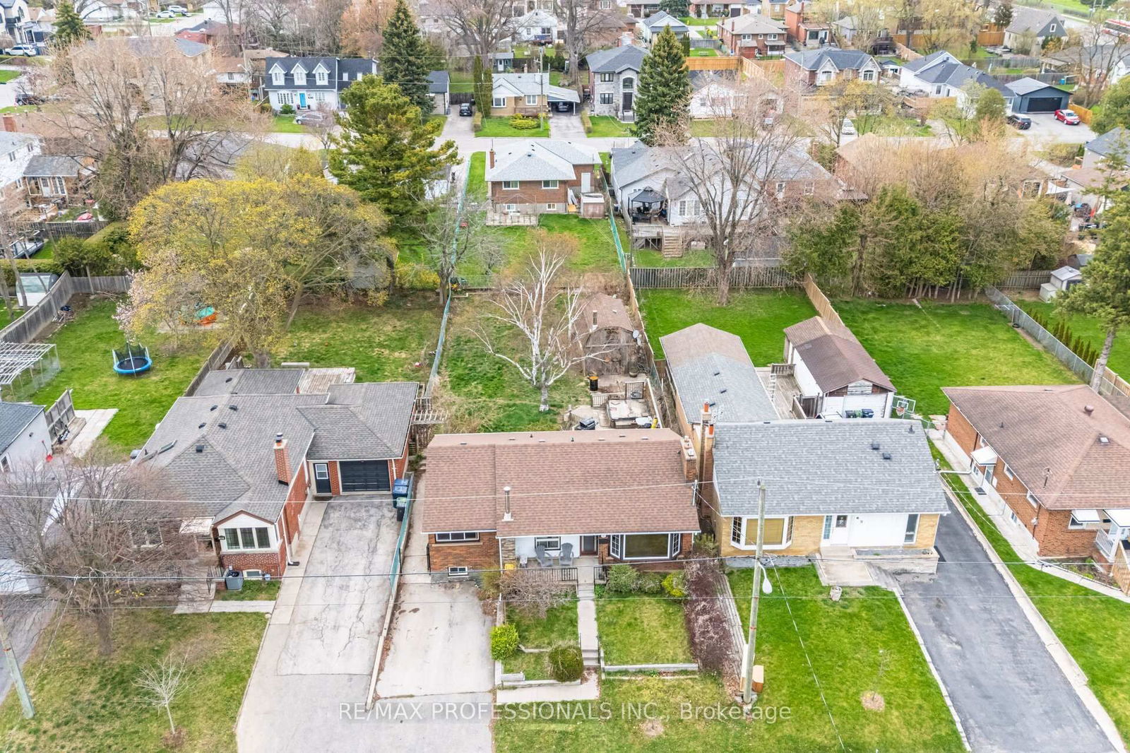 Detached House for sale at 11 Jeanette Street, Toronto, Cliffcrest, M1M 3G2 - MLS: E12198469