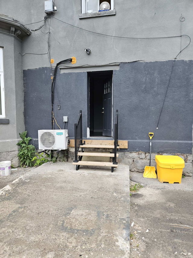 3B Albany - 451 Simcoe Street