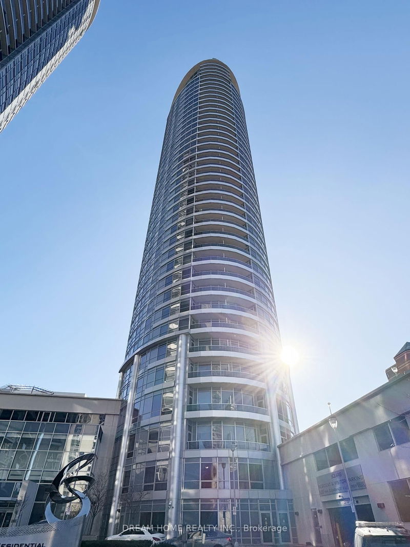 home for lease on 2408-125 Village Green Square