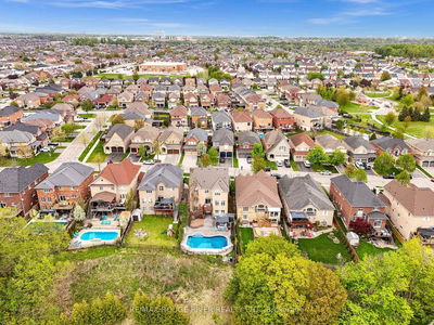 8 St Philip Crt, Whitby - Williamsburg image-0-2
