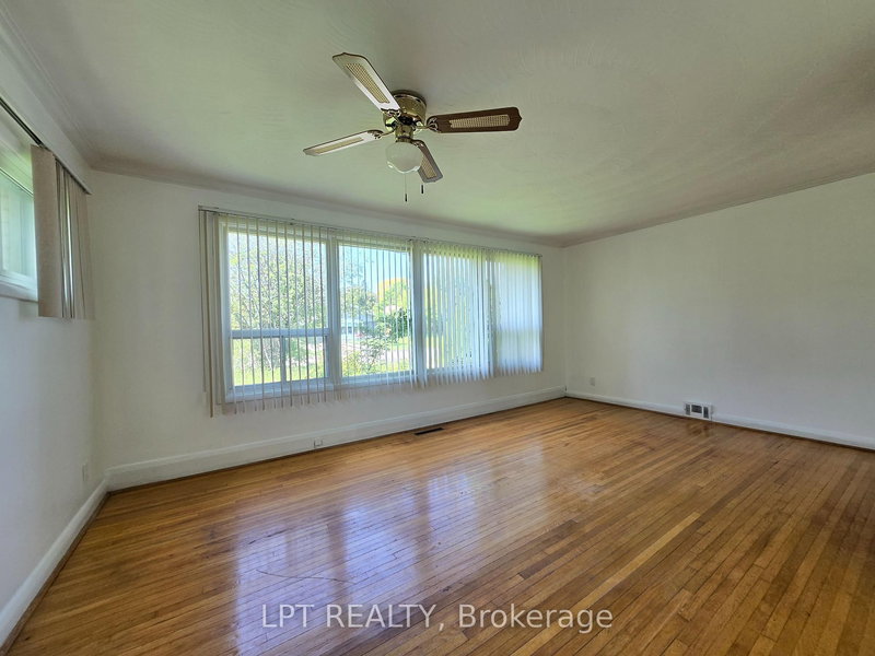 71 Deerfield Rd, Toronto, M1K 4X2 | Image 2