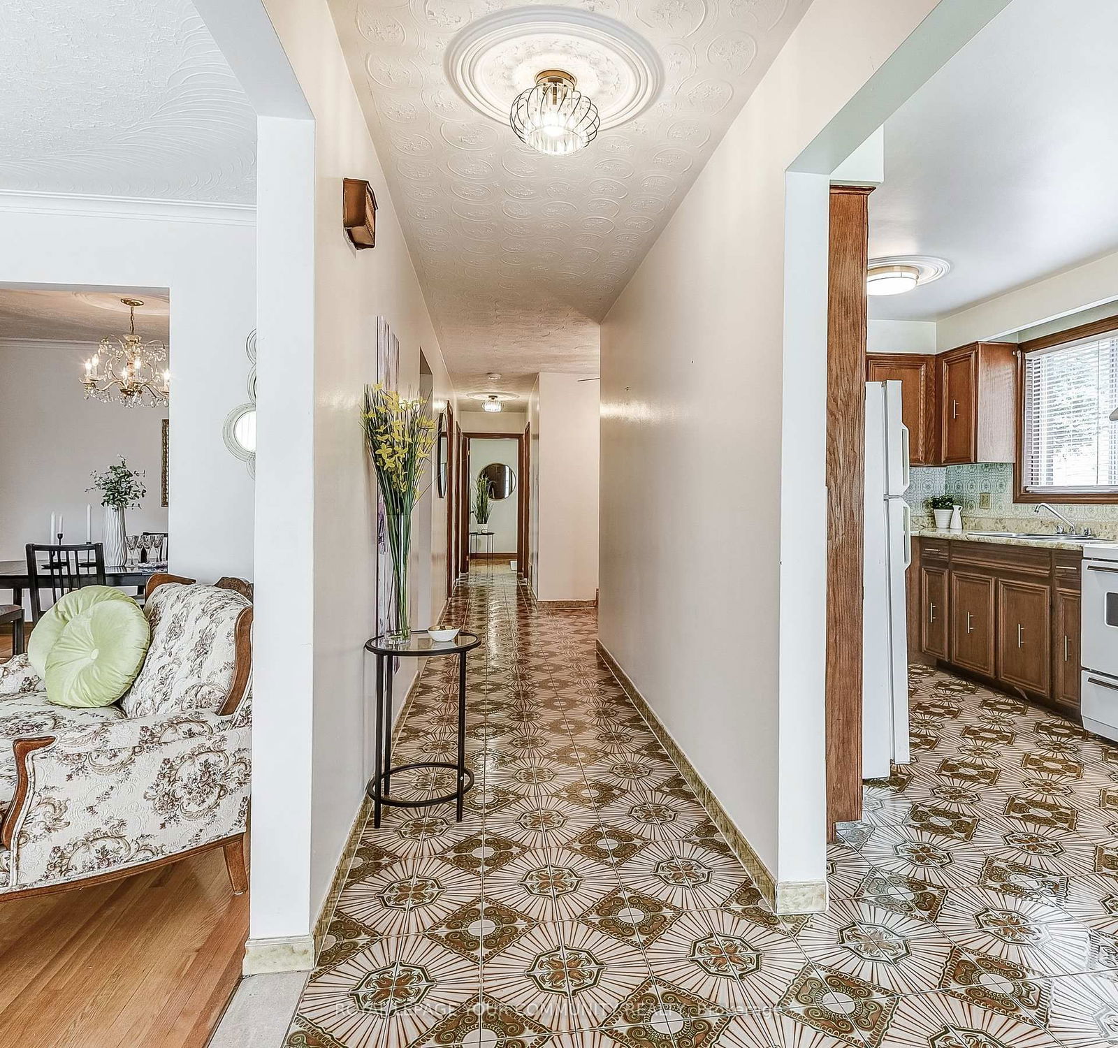Detached House for sale at 30 Phillip Avenue, Toronto, Birchcliffe-Cliffside, M1N 3P9 - MLS: E12200389