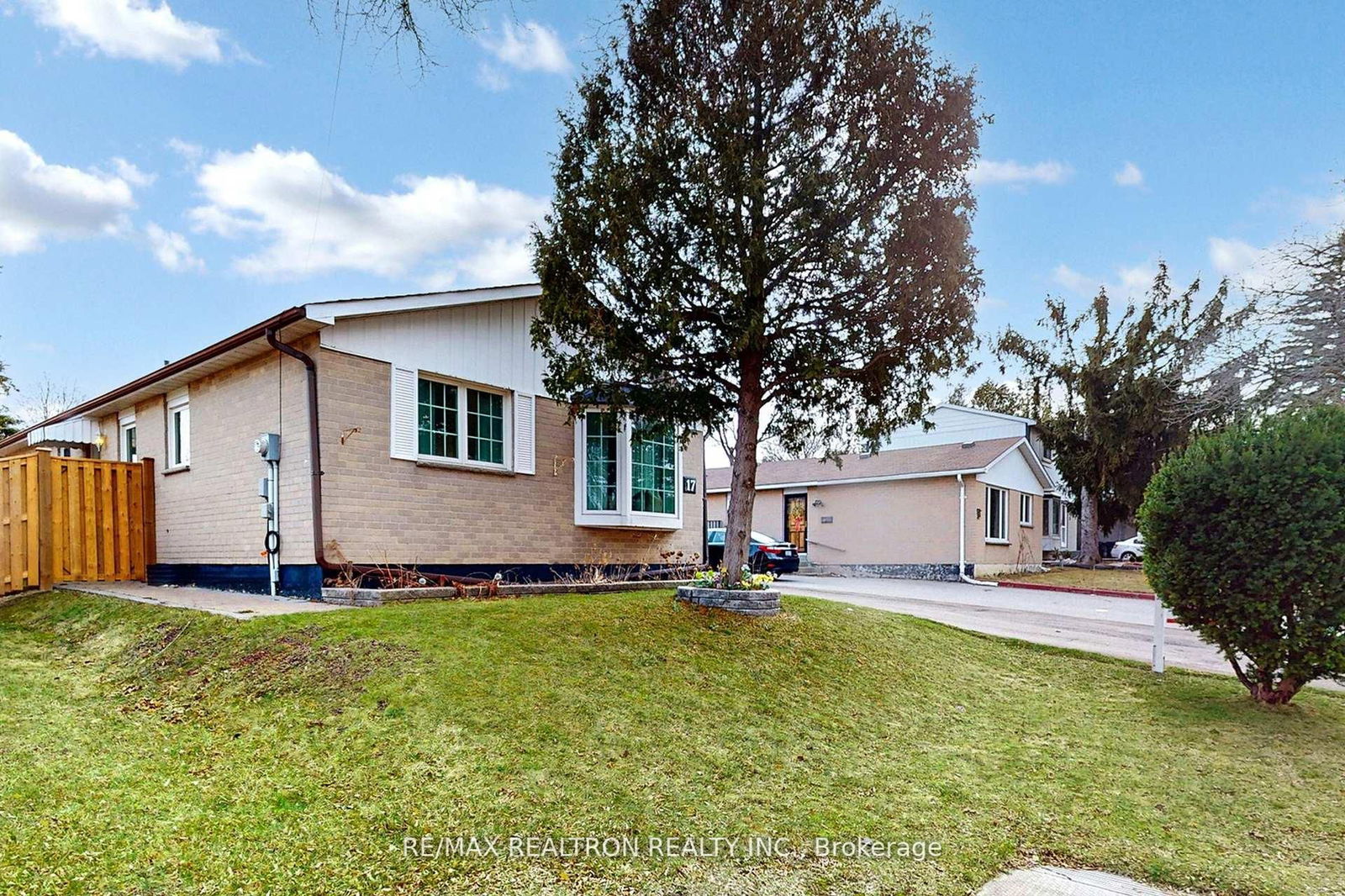 Detached House for sale at 17 Tillbrook Court, Toronto, Malvern, M1B 1N5 - MLS: E12200510