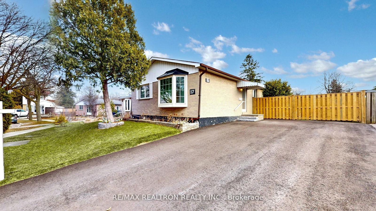 Detached House for sale at 17 Tillbrook Court, Toronto, Malvern, M1B 1N5 - MLS: E12200510