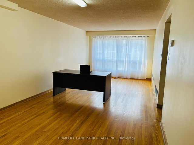 55 Sylvestre Square