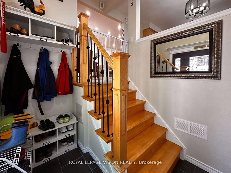 32 Goldring Dr, Whitby, L1P 1C1 | Image 3